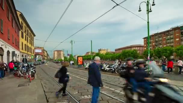 Porto ticinese utcán forgalom — Stock videók