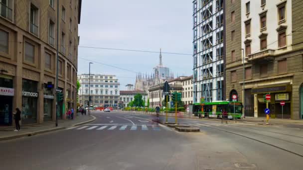 Porto ticinese sokak trafik — Stok video