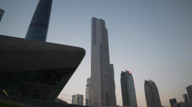 Gün zaman Guangzhou cityscape hava panorama. 4 k timelapse görüntüleri Çin