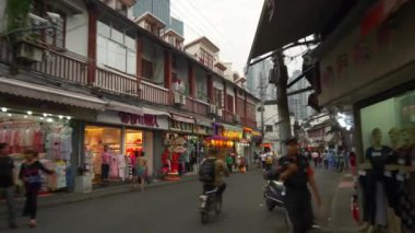 Gün zaman Shanghai sokaklarında. Timelapse 4k görüntüleri Çin