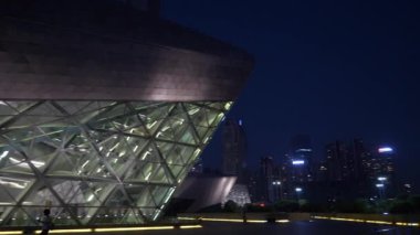 Guangzhou, Çin - 15 Ekim 2017 gece ışıklı guangzhou kütüphanesi iç yürüyüş panorama 4k çin