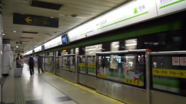 Barcelona metro istasyonu tren