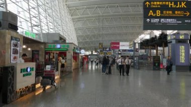 Tren istasyonunda yavaş acele Guangzhou, Çin Halk