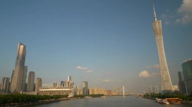 Guangzhou - Ocak 4: Guangzhou Canton Tv Kulesi, Guangzhou, Çin. Renkli gün zaman sahne Guangzhou Canton Tv astronomik ve Çin'deki en yüksek Kulesi gezi Kulesi