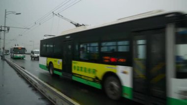 WUHAN, ÇİN - 28 Eylül 2017: Wuhan şehir trafiği panorama