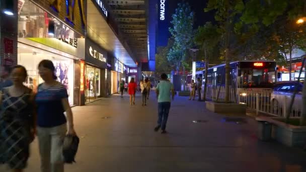 Filmaufnahmen Von Spazierenden Menschen Auf Der Stadt Wuhan China — Stockvideo