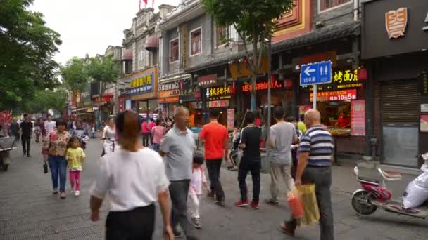 Filmación Gente Caminando Ciudad Wuhan China — Vídeos de Stock