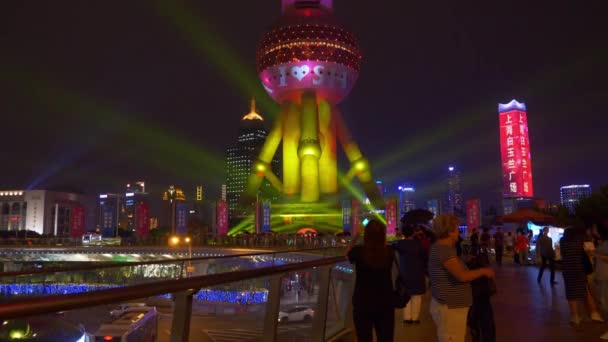 Tráfico Nocturno Las Calles Shanghai Con Gente Material Archivo China — Vídeo de stock