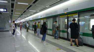 Barcelona metro istasyonu tren