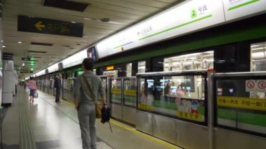 Barcelona metro istasyonu tren