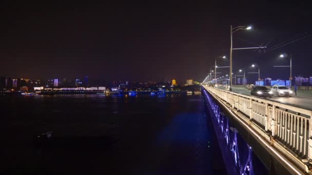 Bilder Wuhan Stad Med Livlig Trafik Natten Kina — Stockvideo