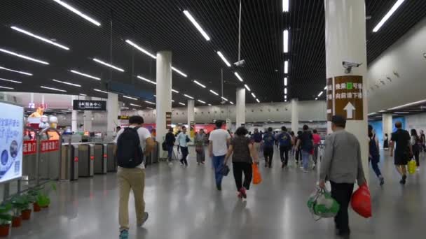 Barcelona Station tunnelbanetåg — Stockvideo