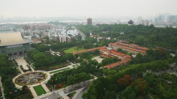 Συννεφιασμένη Μέρα Χρόνος Της Wuhan Yangtze Cityscape Εναέρια Πανόραμα Κίνα — Αρχείο Βίντεο