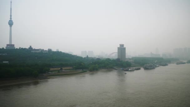 Molnig Dagtid Wuhan Yangtze Stadsbilden Antenn Panorama Kina — Stockvideo