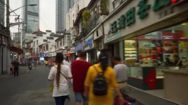 Gün zaman Shanghai sokaklarında. Timelapse 4k görüntüleri Çin