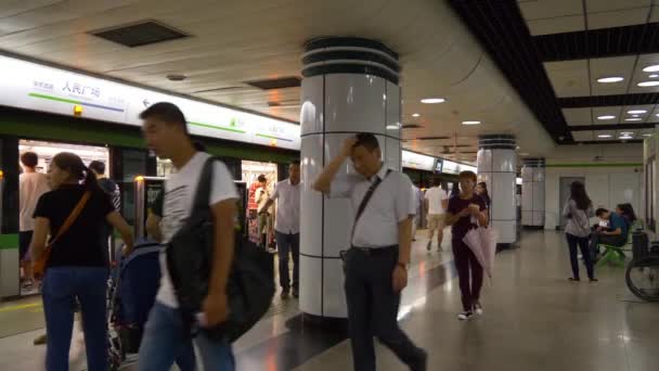 Estação de Metro de Barcelona Trem — Vídeo de Stock