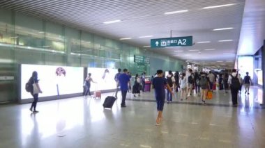 Wuhan, Çin - 25 Eylül 2017: panorama 4 k 25 Eylül 2017 yaklaşık içinde kalabalık wuhan city tren garına wuhan, Çin.