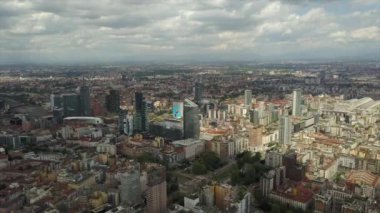 Milan, İtalya - 1 Mayıs 2018: güneşli gün milan şehir şehir merkezinde hava panorama 4k 1 Mayıs 2018 yaklaşık milan, İtalya.