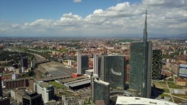 Milan, İtalya - 1 Mayıs 2018: güneşli gün milan şehir şehir merkezinde hava panorama 4k 1 Mayıs 2018 yaklaşık milan, İtalya.
