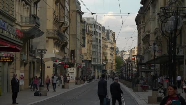 Švýcarsko Večer Čas Ženeva Slavné Tramvaje Provoz Pouliční Slow Motion — Stock video