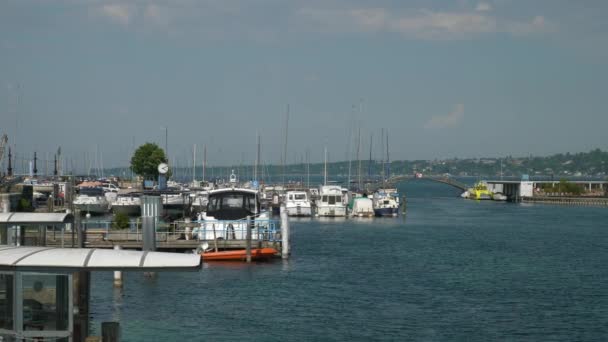 Zwitserland Dag Tijd Genève Stad Lakeside Boot Parkeren Dok Slowmotion — Stockvideo