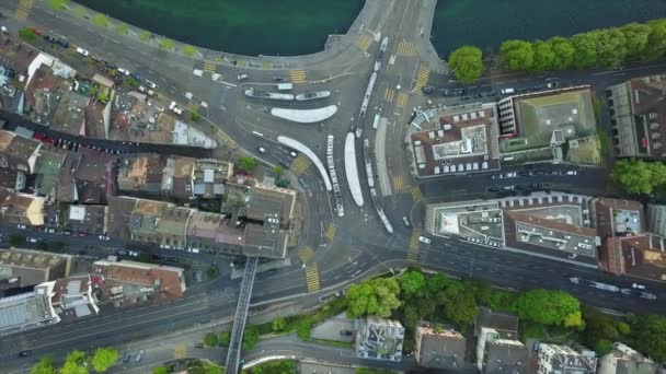 화창한 취리히 교통도로 아래로 스위스 — 비디오
