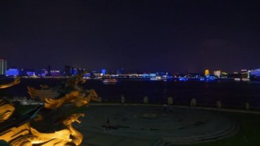 gece aydınlatma wuhan city ünlü trafik köprü nehir panorama 4k Çin