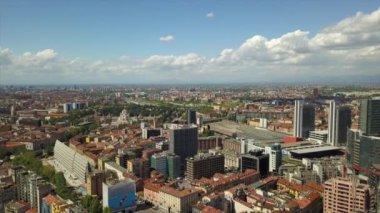 Milan, İtalya - 1 Mayıs 2018: güneşli gün milan şehir şehir merkezinde hava panorama 4k 1 Mayıs 2018 yaklaşık milan, İtalya.