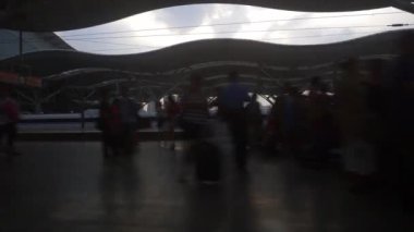 Wuhan, Çin - 25 Eylül 2017: panorama 4 k 25 Eylül 2017 yaklaşık içinde kalabalık wuhan city tren garına wuhan, Çin.