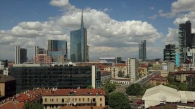 Milan, İtalya - 1 Mayıs 2018: güneşli gün milan şehir şehir merkezinde hava panorama 4k 1 Mayıs 2018 yaklaşık milan, İtalya.
