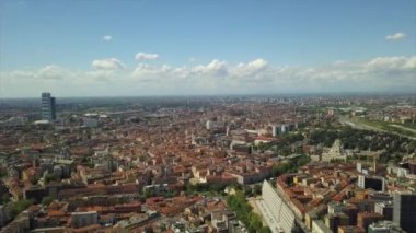 Milan, İtalya - 1 Mayıs 2018: güneşli gün milan şehir şehir merkezinde hava panorama 4k 1 Mayıs 2018 yaklaşık milan, İtalya.