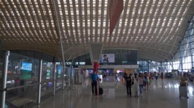 Wuhan, Çin - 25 Eylül 2017: panorama 4 k 25 Eylül 2017 yaklaşık içinde kalabalık wuhan city tren garına wuhan, Çin.