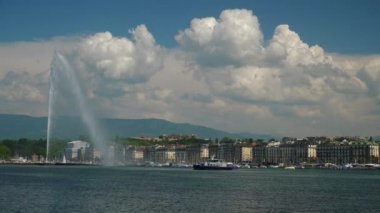 İsviçre güneşli gün Cenevre şehir ünlü lakeside Çeşme panorama 4k