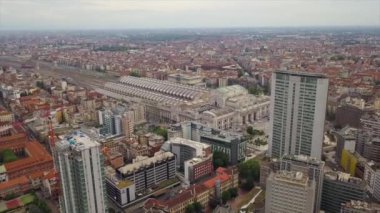 Milan, İtalya - 1 Mayıs 2018: güneşli gün milan şehir şehir merkezinde hava panorama 4k 1 Mayıs 2018 yaklaşık milan, İtalya.