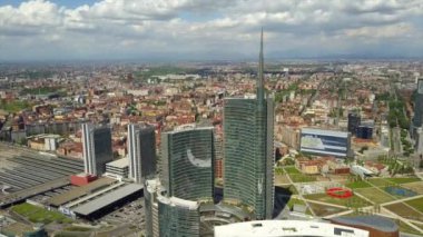 Milan, İtalya - 1 Mayıs 2018: güneşli gün milan şehir şehir merkezinde hava panorama 4k 1 Mayıs 2018 yaklaşık milan, İtalya.