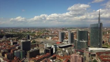 Milan, İtalya - 1 Mayıs 2018: güneşli gün milan şehir şehir merkezinde hava panorama 4k 1 Mayıs 2018 yaklaşık milan, İtalya.