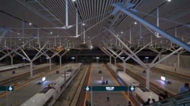 Wuhan, Çin - 25 Eylül 2017: panorama 4 k 25 Eylül 2017 yaklaşık içinde kalabalık wuhan city tren garına wuhan, Çin.