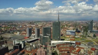 Milan, İtalya - 1 Mayıs 2018: güneşli gün milan şehir şehir merkezinde hava panorama 4k 1 Mayıs 2018 yaklaşık milan, İtalya.