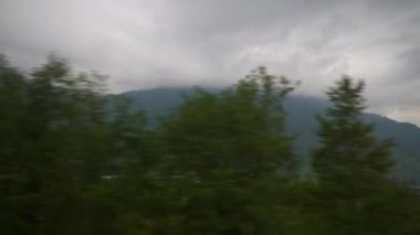 Gün içerisinde yan pencere pov panorama 4 k İtalya Tren
