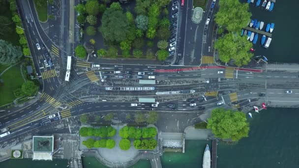白天时间苏黎世市著名的湖泊交通街道海湾空中向下视图4K — 图库视频影像