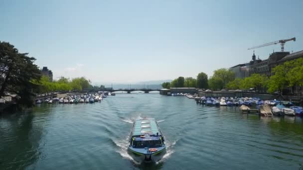Sonniger Tag Zürich Stadt Fluss Fährverkehr Seeblick Panorama Schweiz — Stockvideo