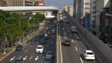 Taipei, Tayvan - 13 Ocak 2018: güneşli gün taipei şehir trafik sokak yol kavşağı panorama 4k 13 Ocak 2018 yaklaşık taipei, Tayvan.