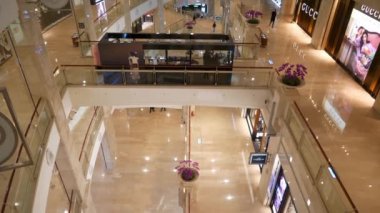 Taipei, Tayvan - 15 Ocak 2018: ağır çekim panorama 4 k 16 Ocak 2018 yaklaşık yürüme şehir merkezi ünlü alışveriş merkezi taipei, Tayvan.