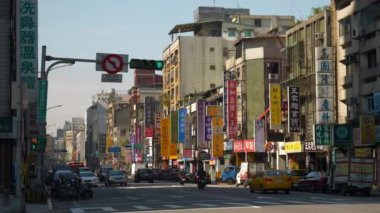 Taipei, Tayvan - 13 Ocak 2018: güneşli gün taipei şehir trafik sokak yol kavşağı panorama 4k 13 Ocak 2018 yaklaşık taipei, Tayvan.