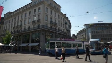 güneşli gün Zürih şehir merkezi Rating kavşak ağır çekim panorama 4k İsviçre