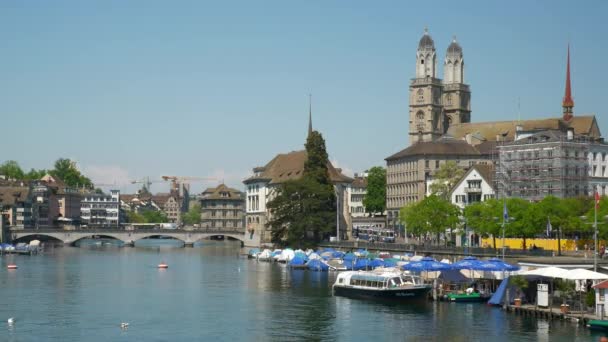 Solig Dag Zürich Stadsbilden Riverside Dock Katedralen Visa Panorama Schweiz — Stockvideo