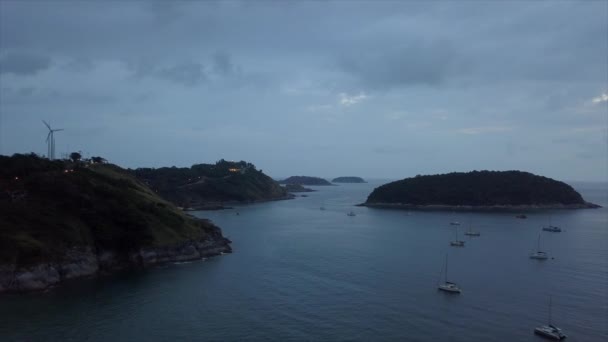 一天的时间普吉岛海岸线著名的海角空中向下视图4K — 图库视频影像