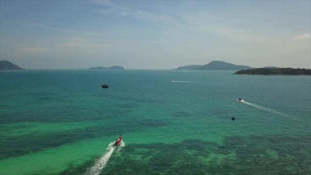 Dia Ensolarado Phuket Ilha Famoso Barco Tráfego Rawai Praia Aérea — Vídeo de Stock