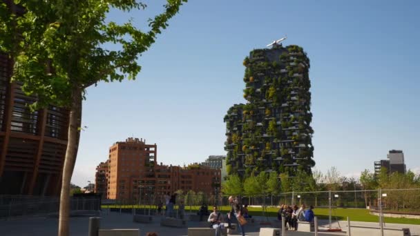 Milão Itália Maio 2018 Dia Ensolarado Cidade Edifícios Modernos Famosos — Vídeo de Stock