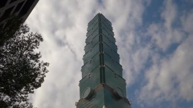 Taipei, Tayvan - 22 Ocak 2018: günbatımı gökyüzü taipei cityscape ünlü kulesi hava panorama 4k 22 Ocak 2018 yaklaşık taipei, Tayvan.